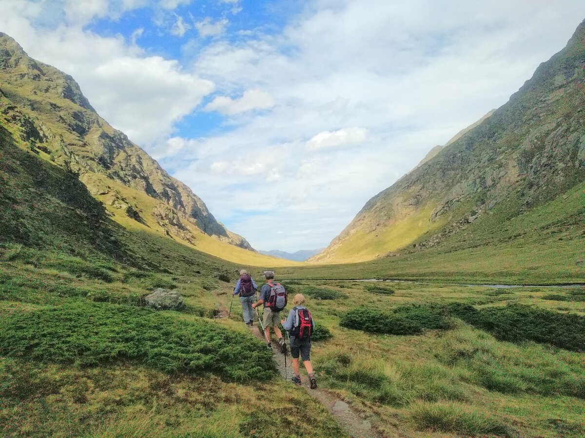 Randonnée trek en Ariège avec accompagnateur en montagne